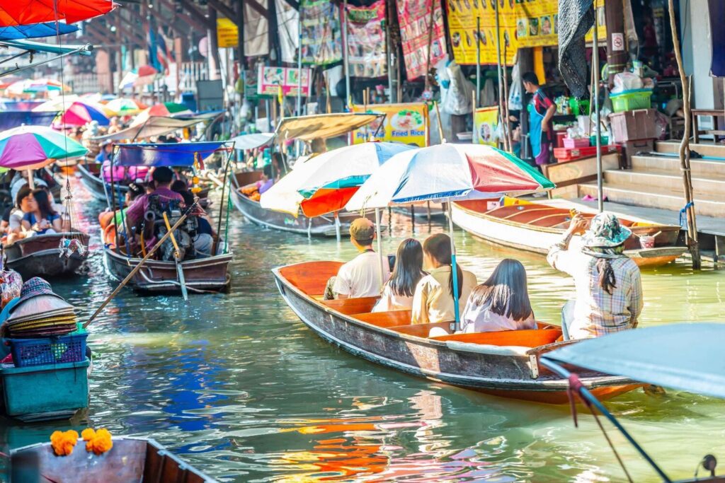 Damnoen Saduak, Train Market & Mahanakhon Day Trip