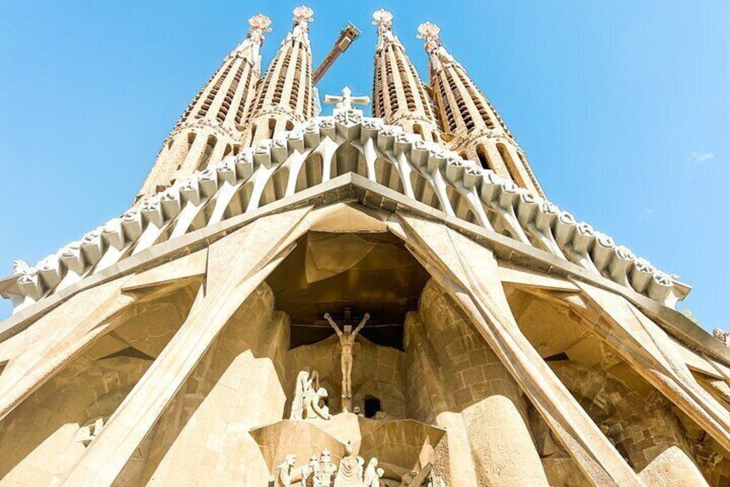 Barcelona All Included: Sagrada, Park Guell, Montjuic & Gothic Quarter