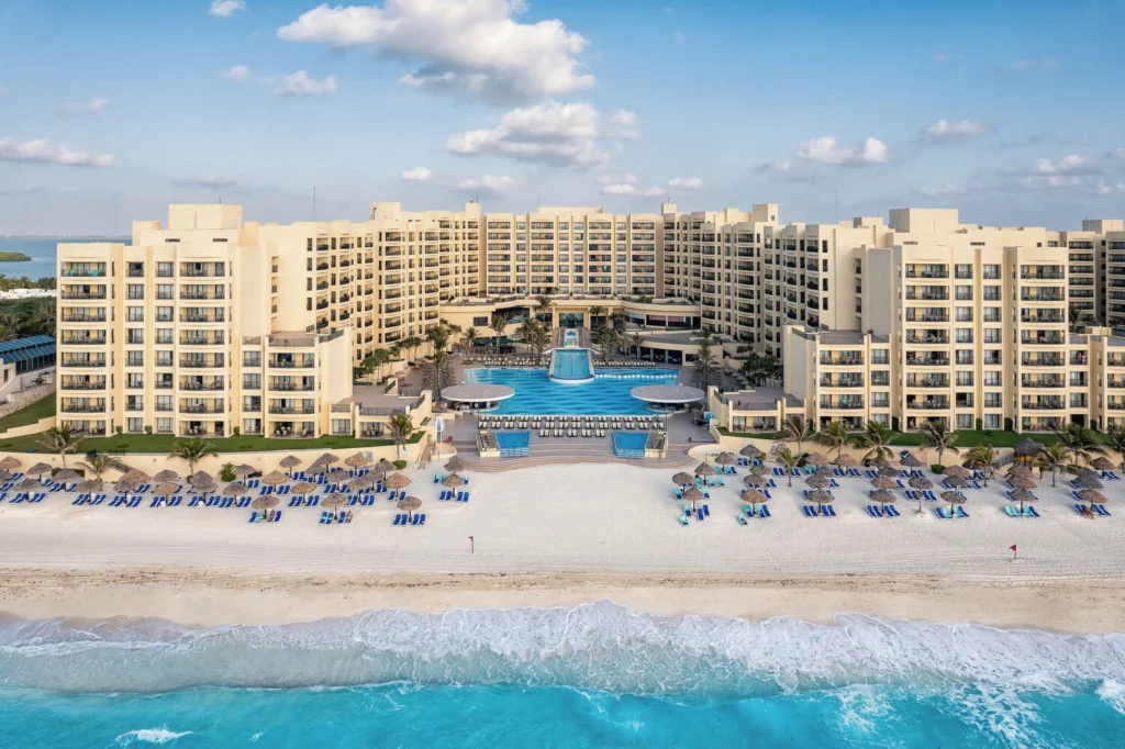 Holiday Inn Club Vacations The Royal Sands by IHG - All inclusive, Hotel Zone, on the beach
