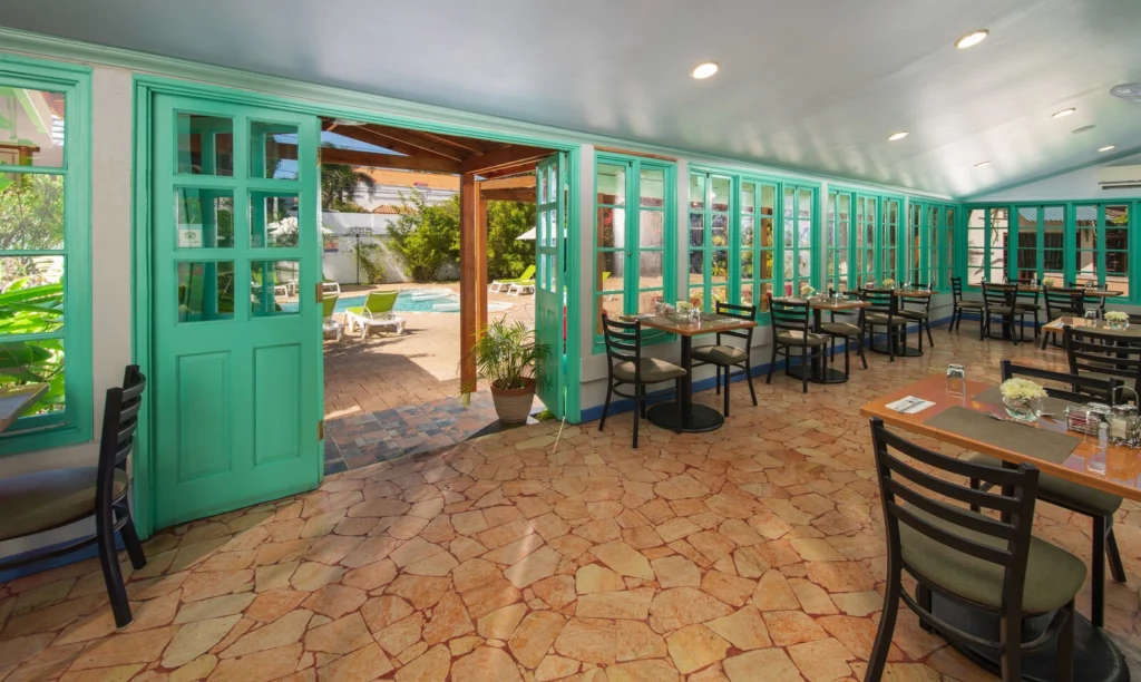 Toby's Resort, Hip Strip, 7 min walk to Dead End Beach