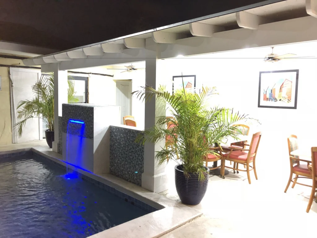 The Colony Club Inn & Suites, Downtown, 12 min walk to Junkanoo Beach