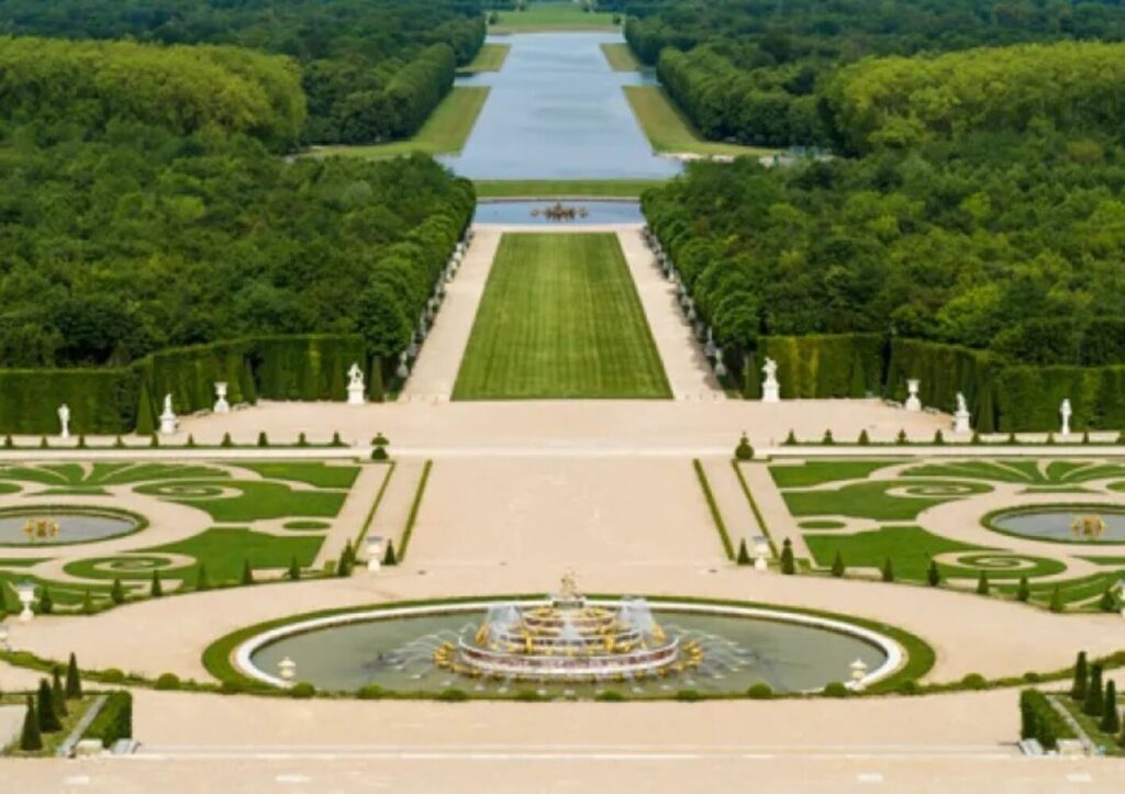 Tootbus Versailles Half-Day Tour from Paris
