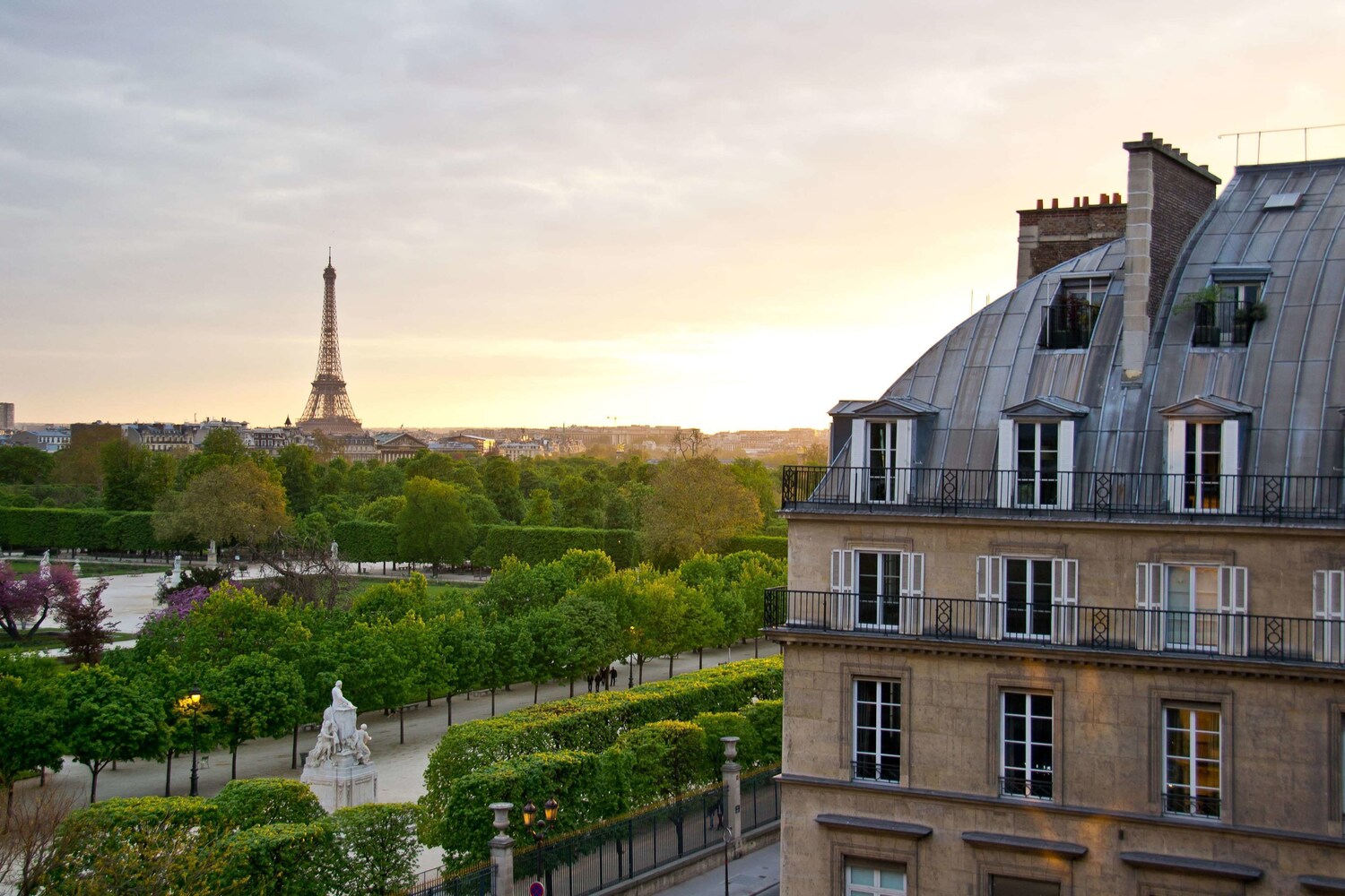 Paris Without the Queue Tax: Arrondissements, Timed Slots and the Nights the Museums Stay Open Late