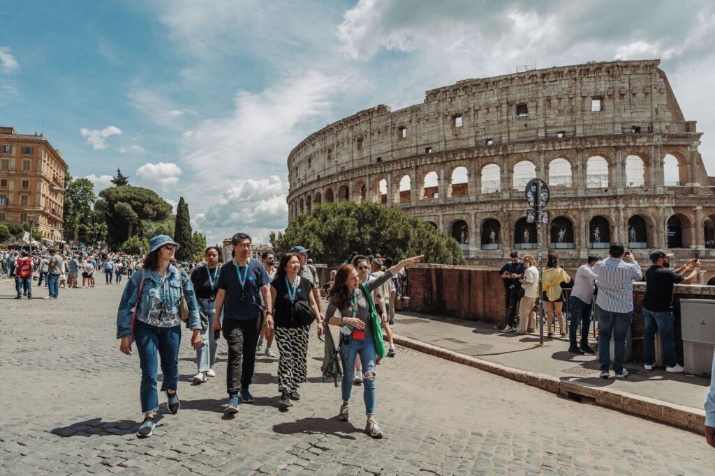 Colosseum Small Group Guided Tour with Roman Forum & Palatine Hill