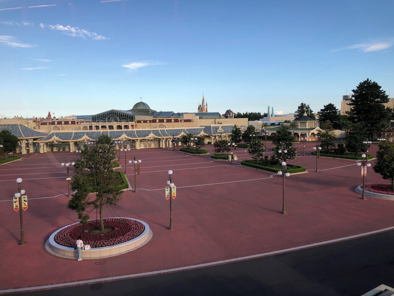Tokyo Disneyland Admission Ticket with Round-Trip Shared Transfers